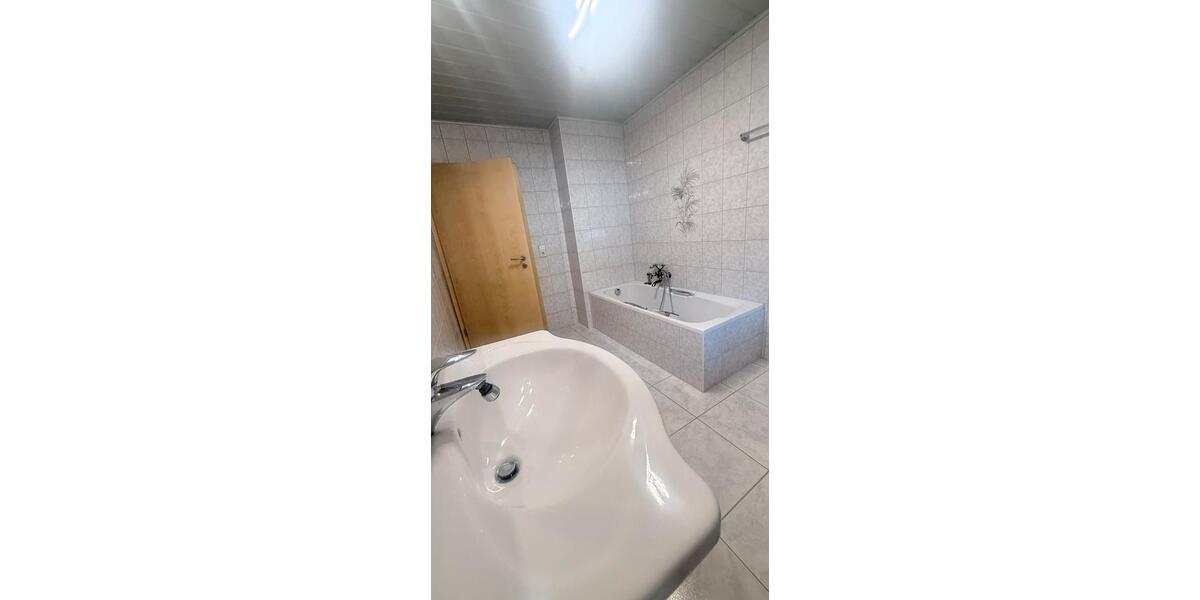 Hochparterre Frensdorf - 4 Zimmer, 127 m&sup2;, 990&euro; | Angebot:27540941