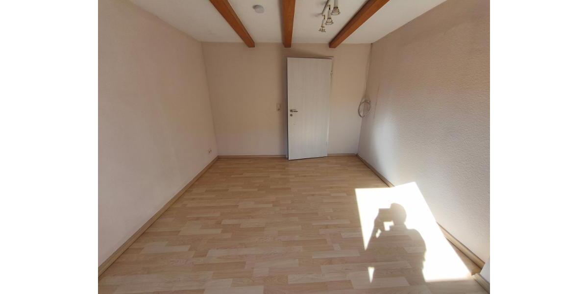 2 Zi. Wohnung im Dachgeschoss mit Stellplatz - Etagenwohnung Adelsdorf | Angebot:27541175