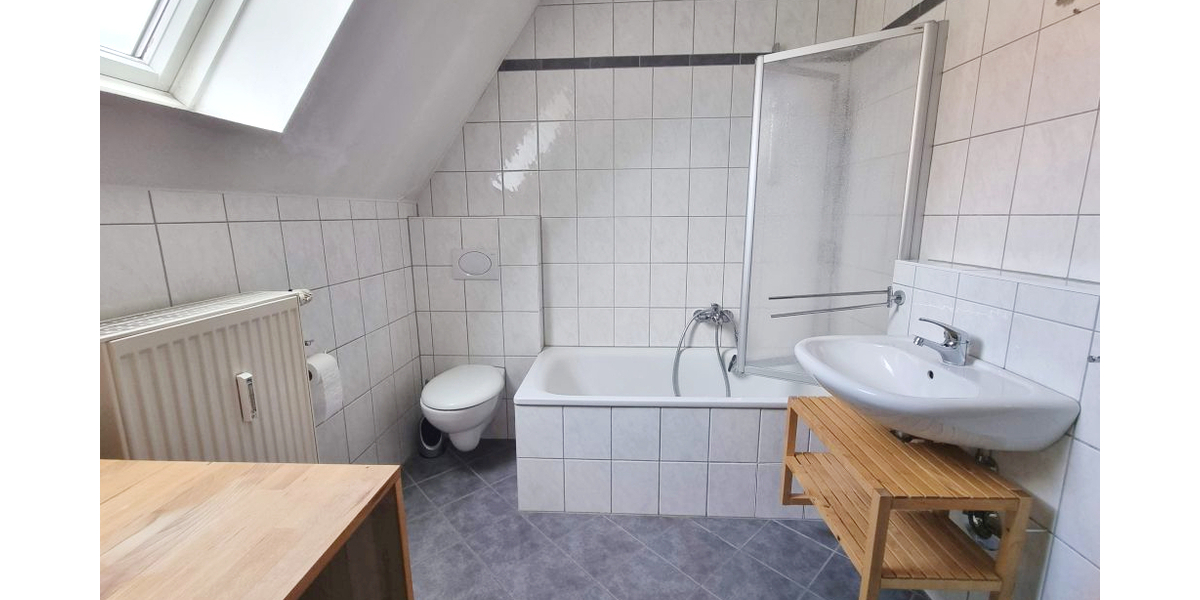 Schöne 3-Zi-Whg - FÜR MAXIMAL 2 PERSONEN -Einbauküche – Tageslichtbad – Wiesengrund in Laufweite - 3- Wendelstein | Angebot:18982291