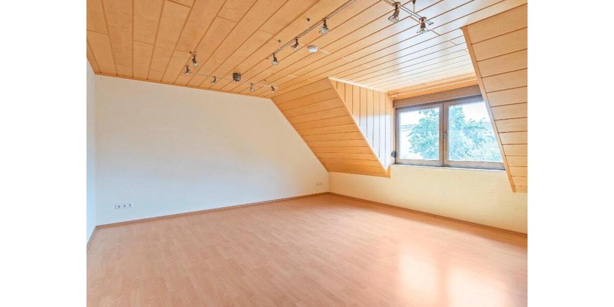 Dachgeschoßwohnung Veitsbronn - 4 Zimmer, 121 m&sup2;, 1.000&euro; | Angebot:27580680