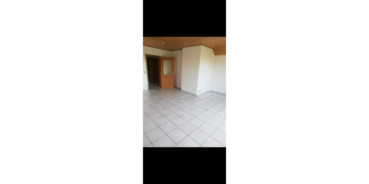 Dachgeschoßwohnung Adelsdorf - 4 Zimmer, 105 m&sup2;, 1.000&euro; | Angebot:27598592