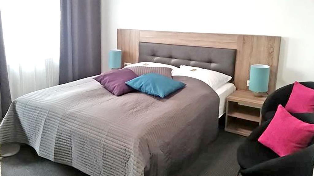 Aparthotel, Mehrgenerationenhaus oder Mietshaus – vielseitig nutzbar, zentral gelegen und dennoch sehr ruhig. - Gewerbeobjekt Herzogenaurach 10809572132 | Angebot:27614506