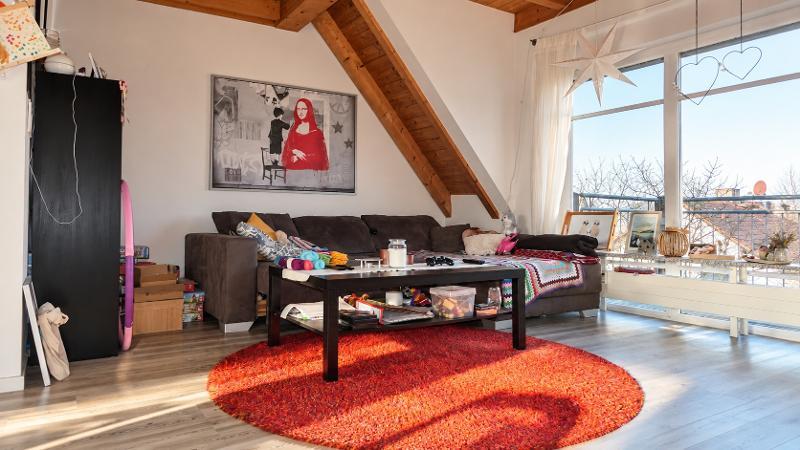 3 Zi. DG (2. OG) Wohnung mit 2 Bädern, Balkon und 2 Stellplätzen - Etagenwohnung Pommersfelden | Angebot:27651237