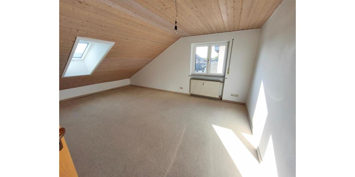 3 Zi. DG Wohnung mit Küche, Gartenmitbenutzung und Stellplatz - Etagenwohnung Weisendorf | Angebot:27651233