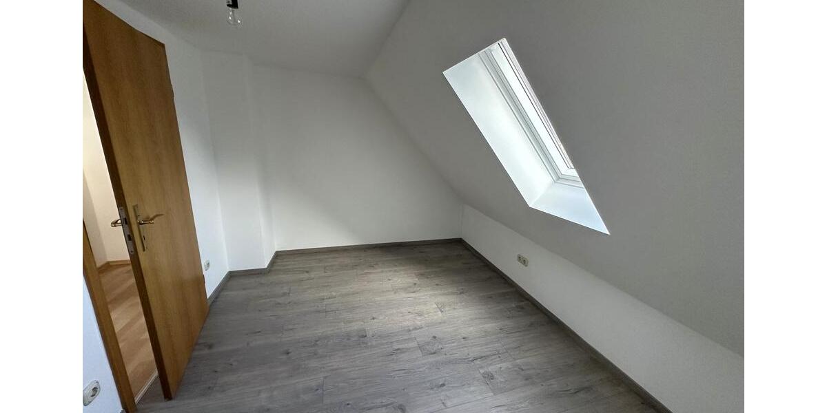 Dachgeschoßwohnung Heßdorf - 3 Zimmer, 70 m&sup2;, 690&euro; | Angebot:27622519