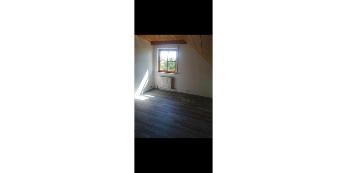 Dachgeschoßwohnung Adelsdorf - 4 Zimmer, 105 m&sup2;, 1.000&euro; | Angebot:27598592