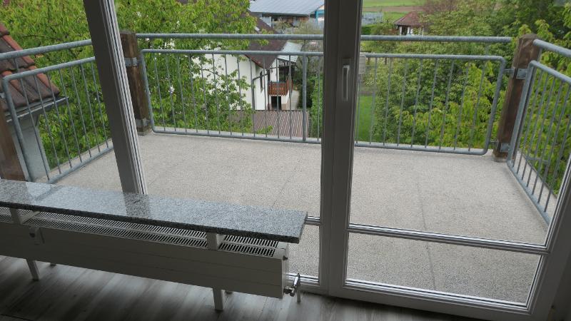 3 Zi. DG (2. OG) Wohnung mit 2 Bädern, Balkon und 2 Stellplätzen - Etagenwohnung Pommersfelden | Angebot:27651237