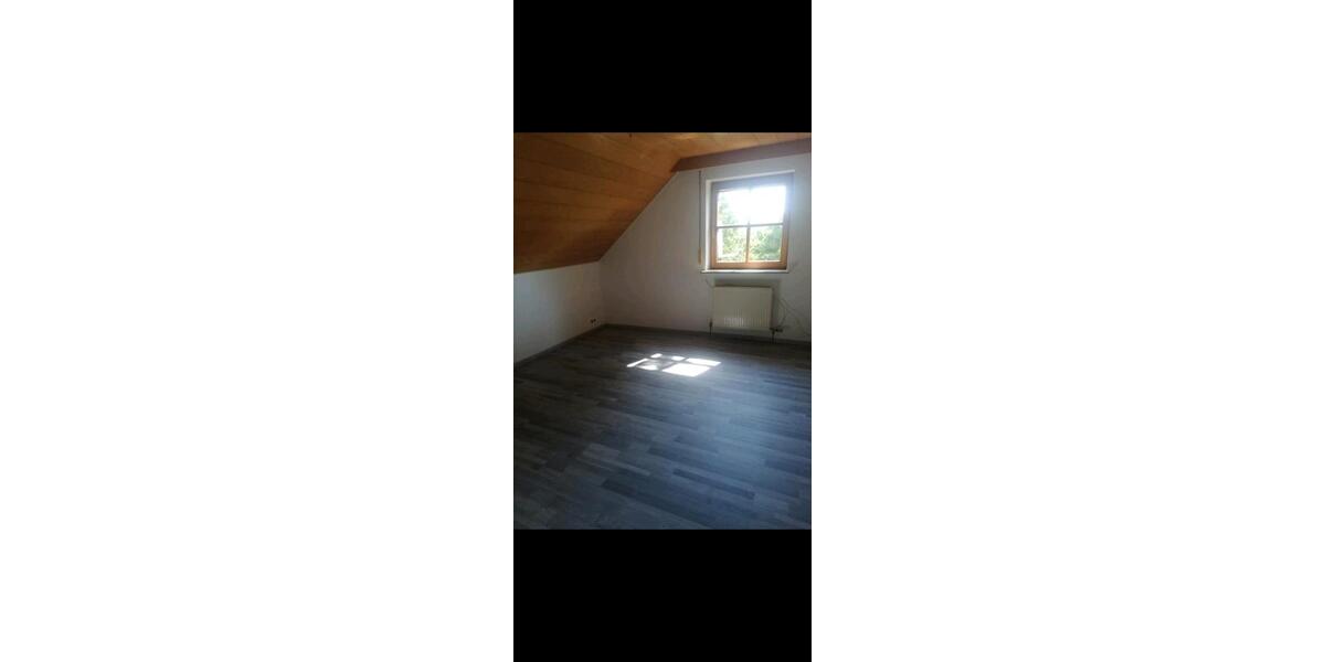 Dachgeschoßwohnung Adelsdorf - 4 Zimmer, 105 m&sup2;, 1.000&euro; | Angebot:27598592
