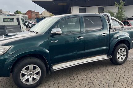 Toyota Hilux 180.000 km 13.900 &euro; Nürnberg 90439