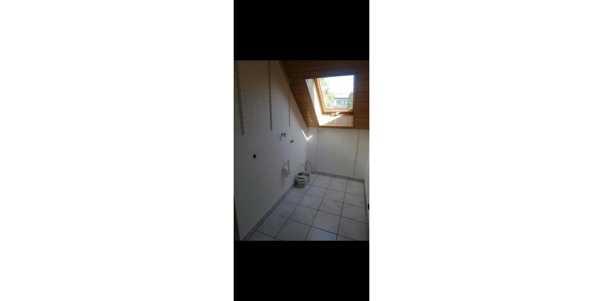 Dachgeschoßwohnung Adelsdorf - 4 Zimmer, 105 m&sup2;, 1.000&euro; | Angebot:27598592