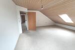 3 Zi. DG Wohnung mit Küche, Gartenmitbenutzung und Stellplatz - Etagenwohnung Weisendorf | Angebot:27651233