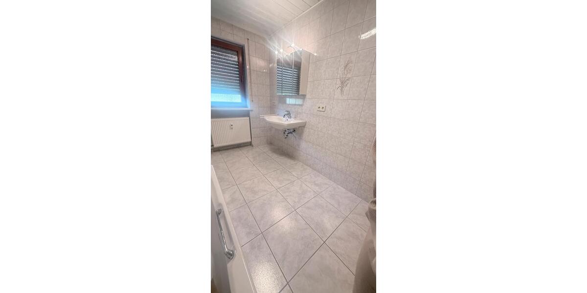 Hochparterre Frensdorf - 4 Zimmer, 127 m&sup2;, 990&euro; | Angebot:27540941