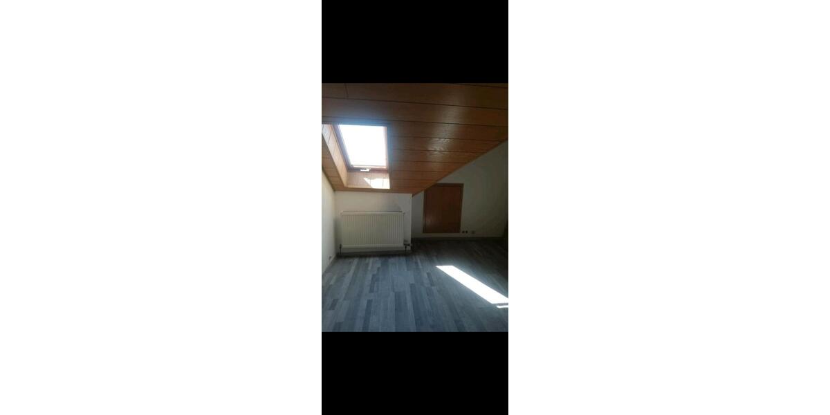 Dachgeschoßwohnung Adelsdorf - 4 Zimmer, 105 m&sup2;, 1.000&euro; | Angebot:27598592
