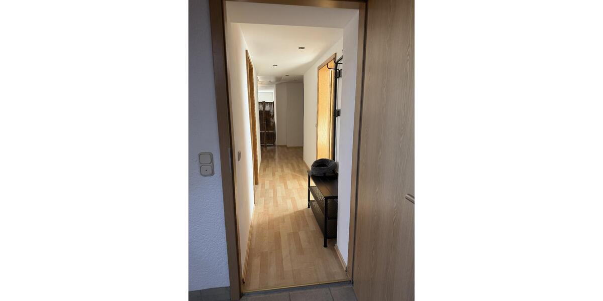 Dachgeschoßwohnung Heßdorf - 3 Zimmer, 70 m&sup2;, 690&euro; | Angebot:27622519