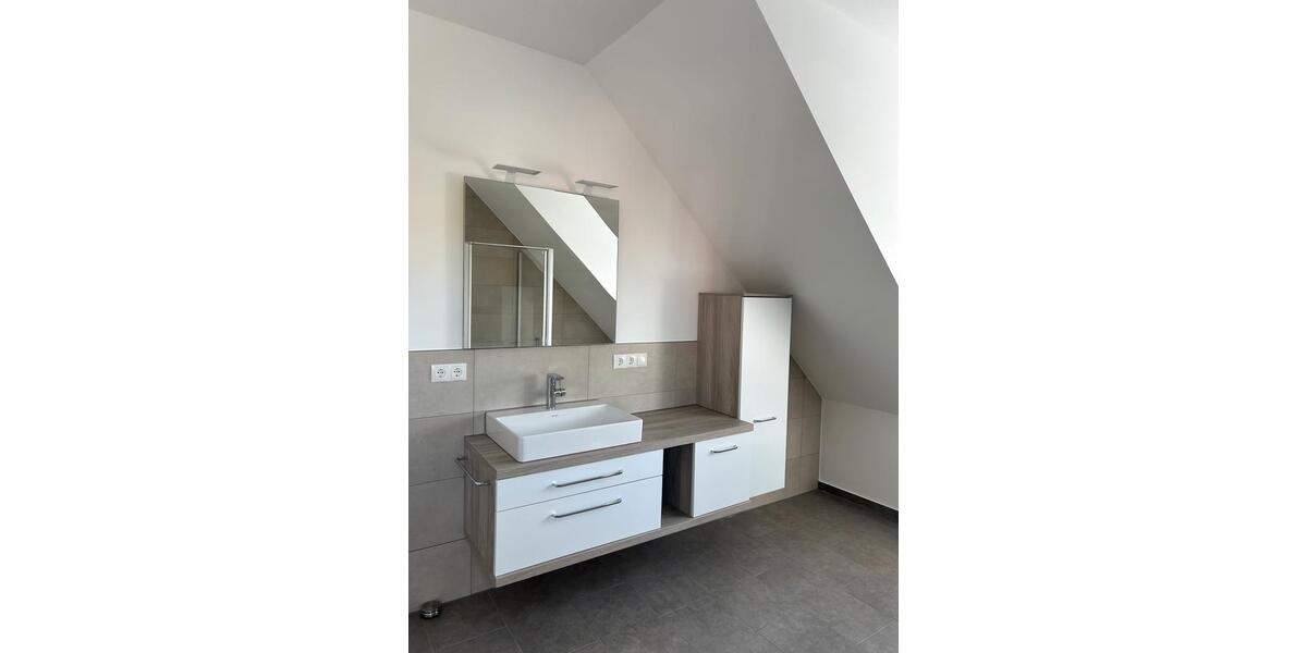 Dachgeschoßwohnung Weilersbach - 2.5 Zimmer, 81 m&sup2;, 830&euro; | Angebot:27616410