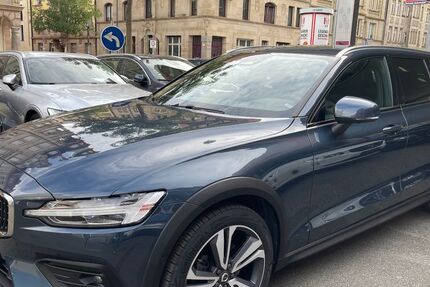 Volvo V60 Cross Country 73.701 km 30.990 &euro; Fürth ( bei Nürnberg ) 90762