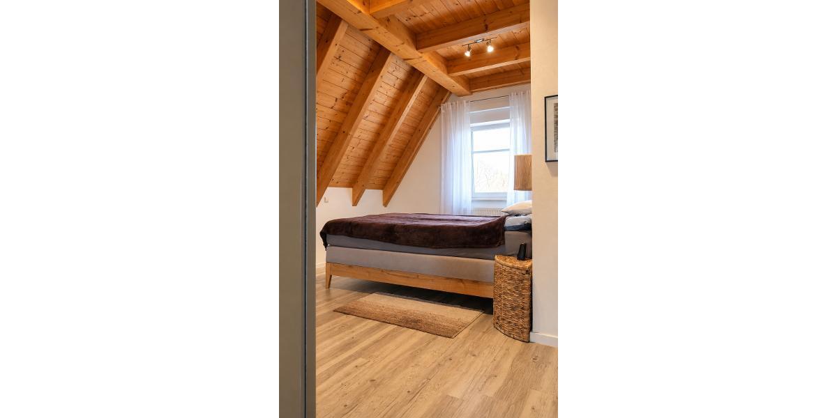 3 Zi. DG (2. OG) Wohnung mit 2 Bädern, Balkon und 2 Stellplätzen - Etagenwohnung Pommersfelden | Angebot:27651237