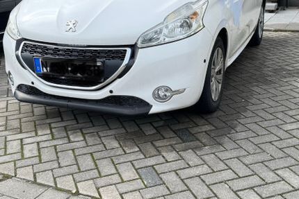 Peugeot 208 49.500 km 6.875 &euro; Nürnberg 90482