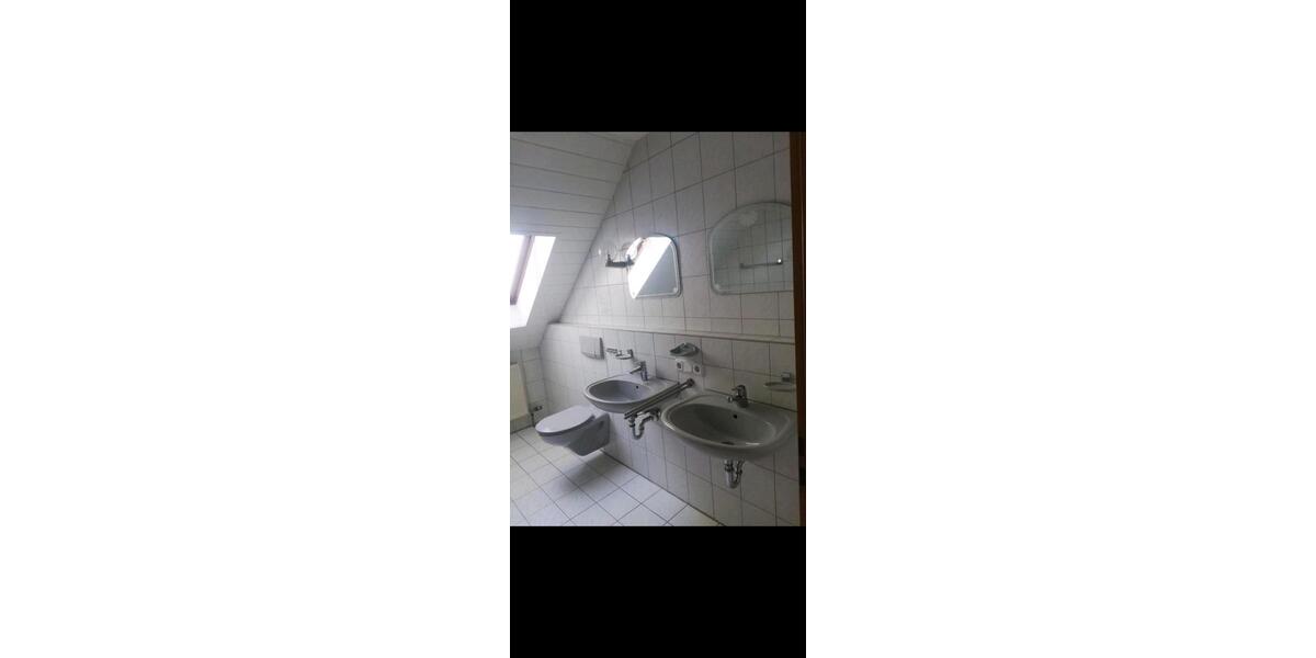 Dachgeschoßwohnung Adelsdorf - 4 Zimmer, 105 m&sup2;, 1.000&euro; | Angebot:27598592