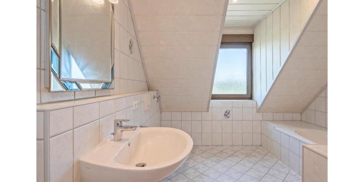 Dachgeschoßwohnung Veitsbronn - 4 Zimmer, 121 m&sup2;, 1.000&euro; | Angebot:27580680