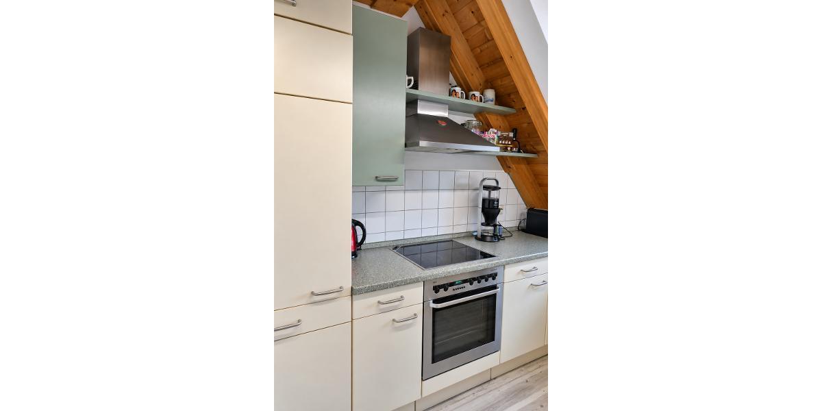 3 Zi. DG (2. OG) Wohnung mit 2 Bädern, Balkon und 2 Stellplätzen - Etagenwohnung Pommersfelden | Angebot:27651237