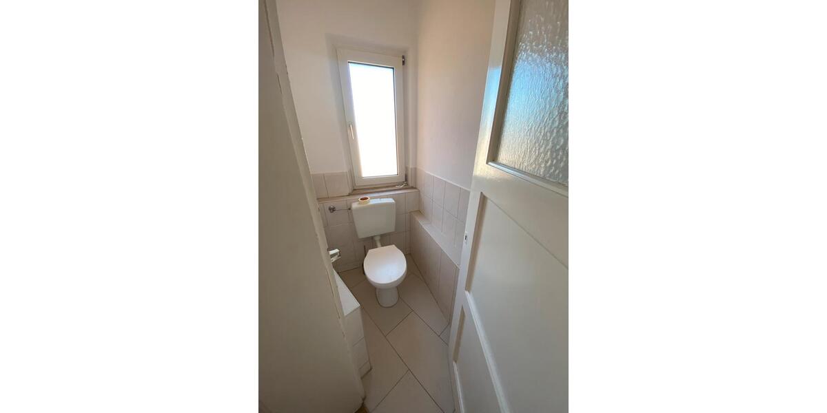 Dachgeschoßwohnung Nürnberg Gleißhammer - 5 Zimmer, 136 m&sup2;, 1.600&euro; | Angebot:27565331