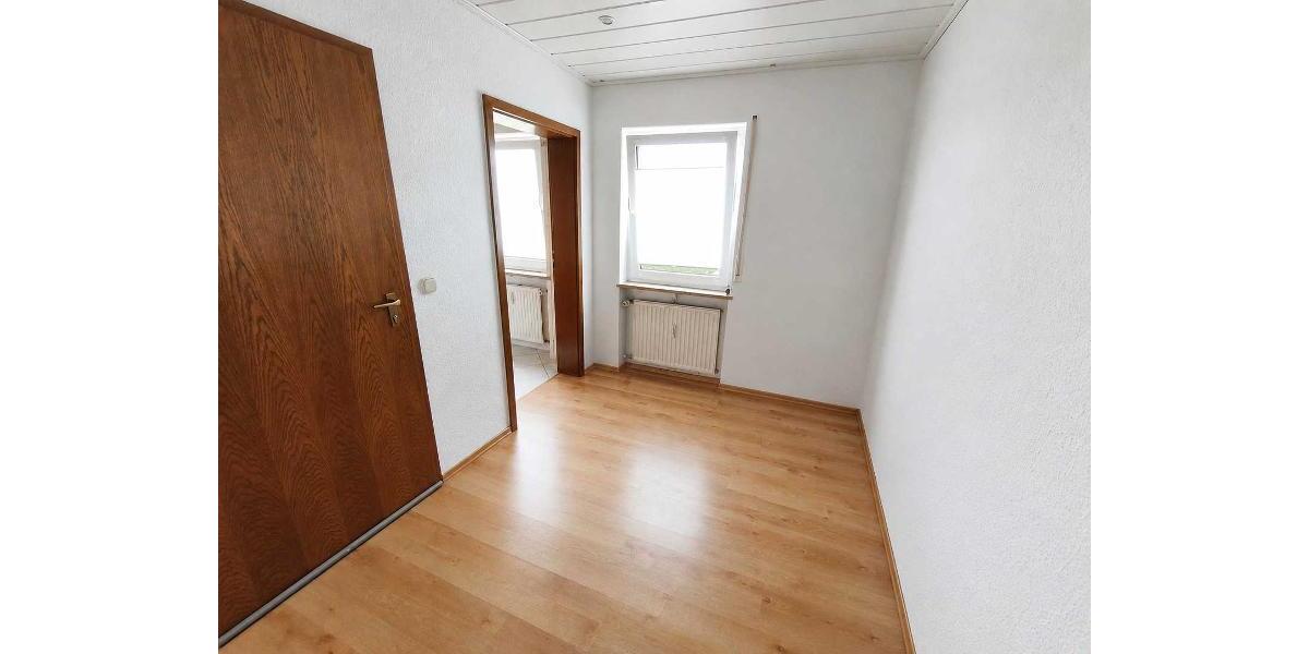 3 Zi. Wohnung im EG mit Terrasse, Gartenmitbenutzung und Garage - Etagenwohnung Hessdorf | Angebot:27314099